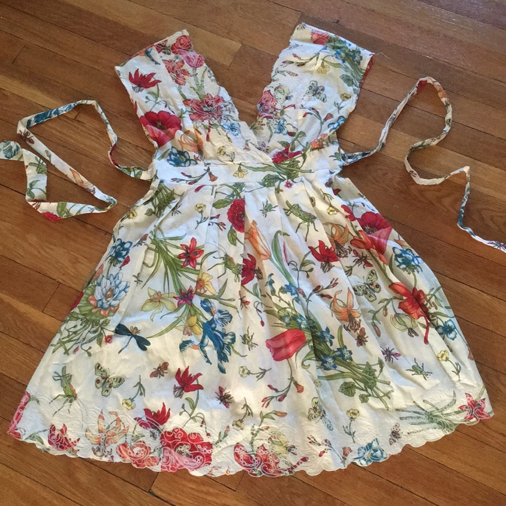 👗 Small floral Forever 21 dress 🌿